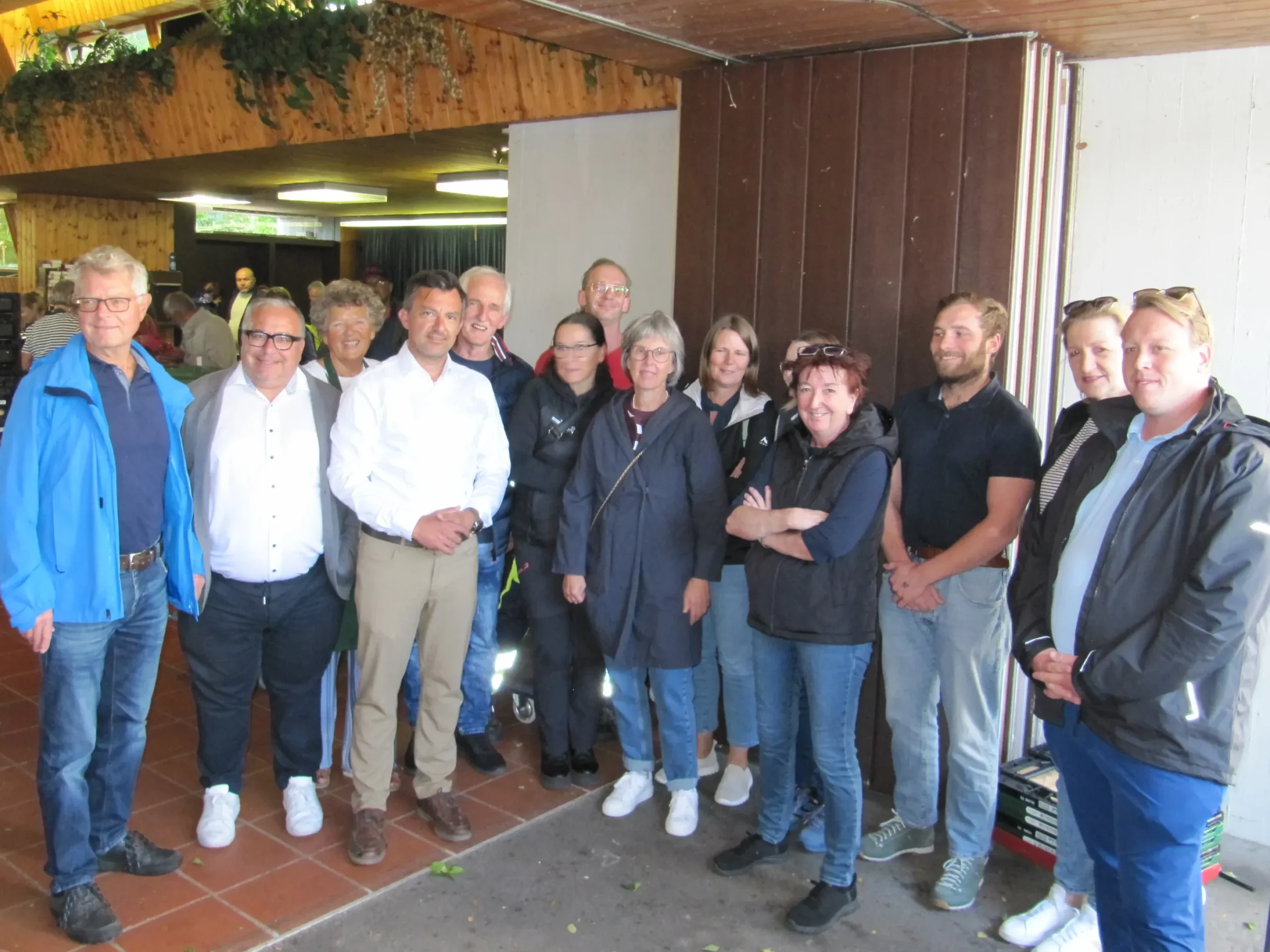 Ausgabestelle-Team HARD 38 Harder Bürgermeister besucht Team TDD Ausgabesellte Hard_5Sept25